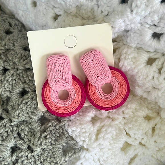 NWT PINK EARRINGS - Picture 3 of 4